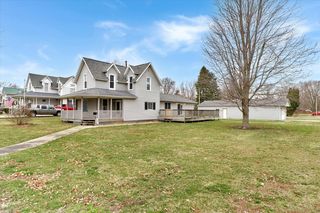 203 W  Spruce St, Paxton, IL 60957
