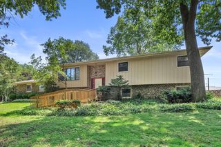 2400 W  Hedge Pl, McHenry, IL 60051