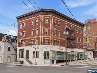 1-2 Hilliard Ave #6, Edgewater, NJ 07020