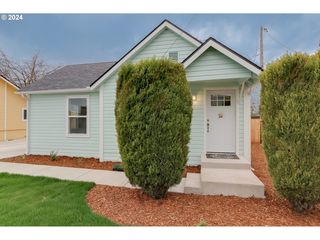 144 S  15th St, Springfield, OR 97477