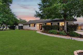 1918 Stebbins Dr, Houston, TX 77043