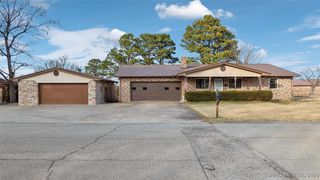 611 E  Broadway Ave, Eufaula, OK 74432