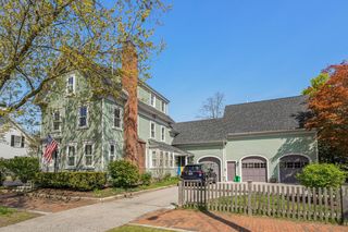 699 Middle St #2, Portsmouth, NH 03801