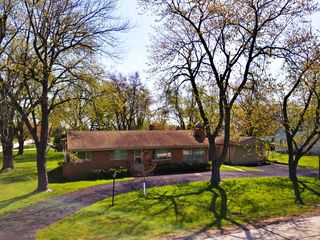 6807 S Quincy St, Willowbrook, IL 60527