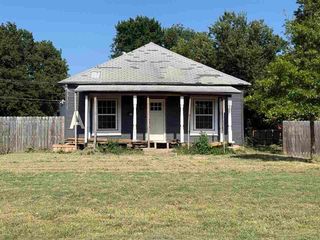 320 S  Walnut Ave, Newkirk, OK 74647