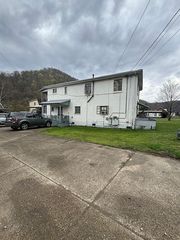 662 Campbells Creek Dr, Charleston, WV 25306