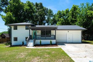 607 Fairlawn Cir, Bessemer, AL 35023