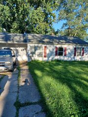 1447 Minnesota Ave, Marysville, MI 48040