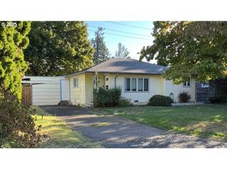 3215 Pheasant Blvd, Springfield, OR 97477