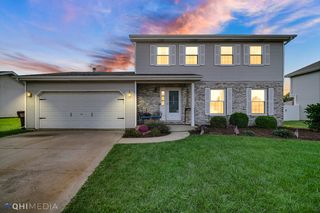516 Hickory Ln, Peotone, IL 60468