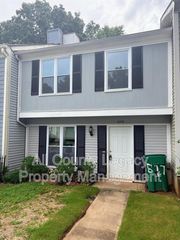 5774 Wells Cir, Stone Mountain, GA 30087
