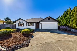 2542 Hannah Ct, Fortuna, CA 95540