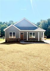 825 Hardison St, Mocksville, NC 27028
