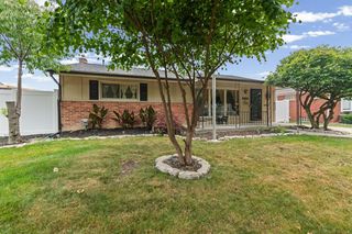 30230 Rosebriar St, Saint Clair Shores, MI 48082