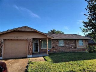 729 W  Main St, Moore, OK 73160