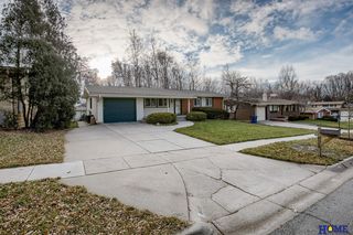 8125 Sanborn Dr, Lincoln, NE 68505