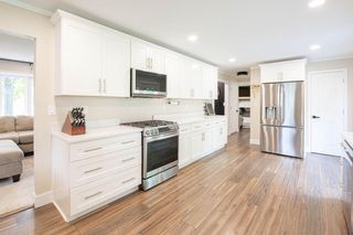 W358N5884 Surrey DRIVE, Oconomowoc, WI 53066