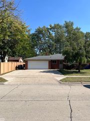 29366 Wagner Dr, Warren, MI 48093
