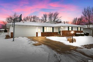 725 Taylor St, Morton, IL 61550