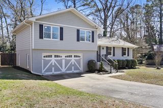 220 Mansell Cir, Roswell, GA 30075