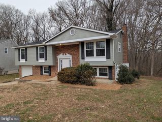 2216 Westwood Dr, Waldorf, MD 20601