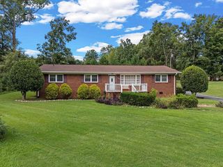 808 Primrose Ln, Spartanburg, SC 29303