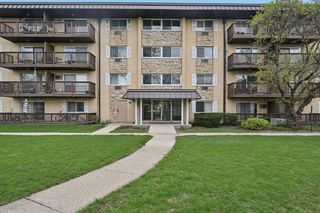 2226 S  Goebbert Rd #172, Arlington Heights, IL 60005