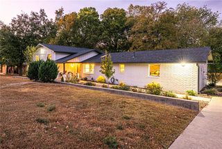 306 Lake Rd, Springdale, AR 72764