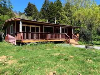 2191 E  Hunter Creek Rd, Klamath, CA 95548
