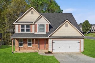 375 Searchlight Dr, Winder, GA 30680