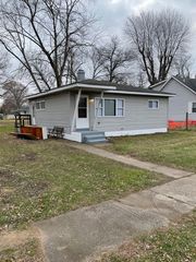 215 E 28th Ave, Lake Station, IN 46405