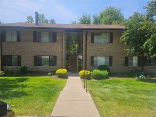 5082 Sanlin Dr, Coraopolis, PA 15108