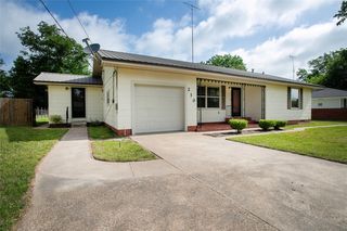 210 W  Kansas St, Van, TX 75790