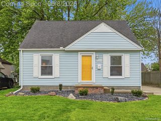 21604 Alger St, Saint Clair Shores, MI 48080