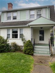 10 Taylor Pl, Southport, CT 06890