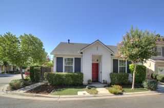 16 W  Bohemia Ln, Clovis, CA 93619