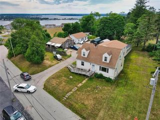 857 Main Rd, Tiverton, RI 02878