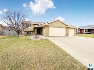 205 S  Sunshine Ave, Brandon, SD 57005