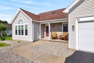 75 Pickering Dr, Rochester, NY 14626