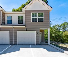 1960 Batts Ln, Clarksville, TN 37042