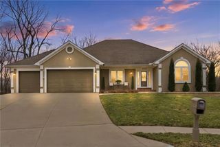 9705 Leslie Ave, Kansas City, MO 64139