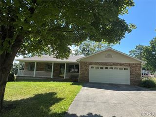 132 Crestview Dr, Sainte Genevieve, MO 63670