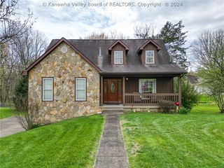 1011 Elm Dr, Hurricane, WV 25526