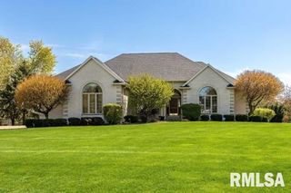 2845 E  42nd Ct, Davenport, IA 52807