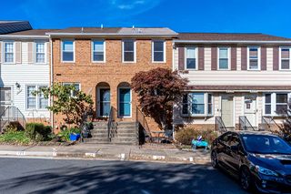 4227 Claret Ct, Chantilly, VA 20151