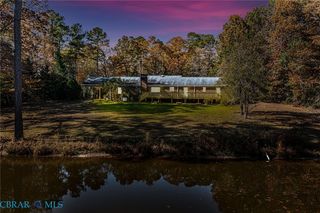 278 Regent Rd, Hartfield, VA 23071