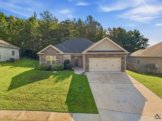 102 Ledford Way, Bonaire, GA 31005