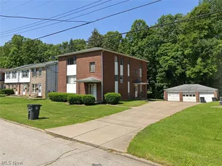 1804-1808 Cromwell Dr, Akron, OH 44313