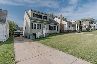 7611 Newport Ave, Parma, OH 44129