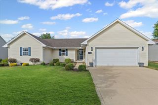 1708 Magnolia Dr, Saint Joseph, IL 61873
